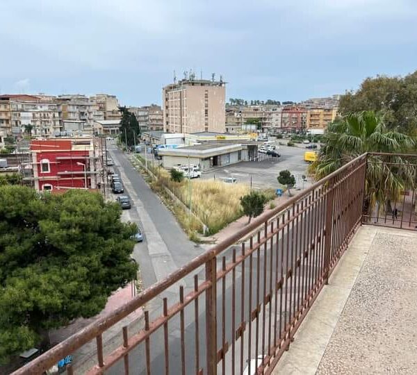 Appartamento zona villaggio Aldisio